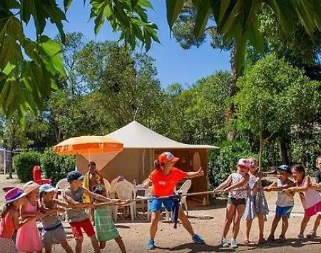 Кемпинг Joli Climatise 6 Personnes Joli A Агд